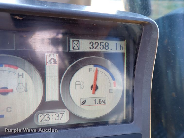 image for item IN9616 2009 John Deere 240DLC  excavator