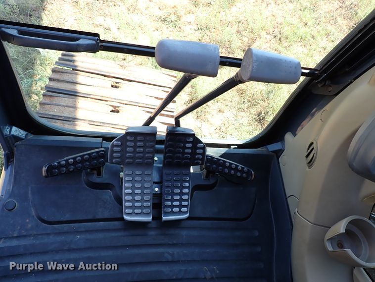 image for item IN9616 2009 John Deere 240DLC  excavator