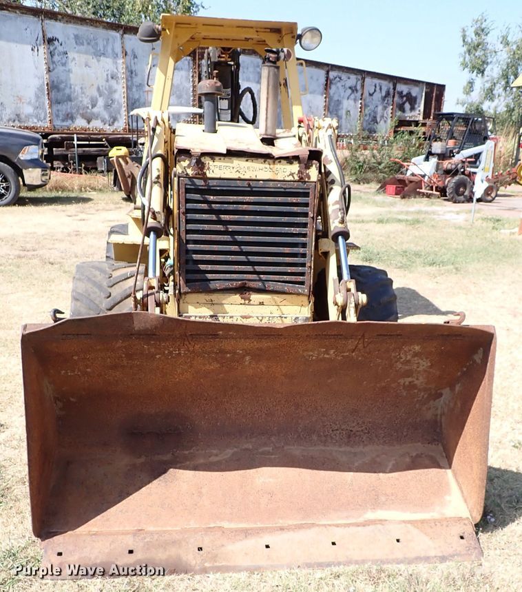 image for item IN9709 1986 New Holland LB620  backhoe