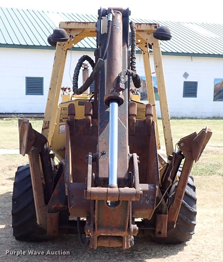 image for item IN9709 1986 New Holland LB620  backhoe