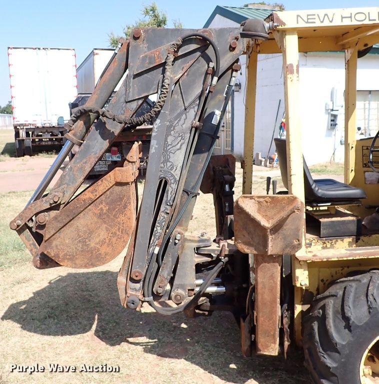 image for item IN9709 1986 New Holland LB620  backhoe