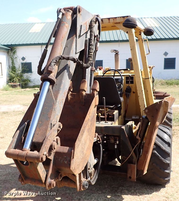 image for item IN9709 1986 New Holland LB620  backhoe