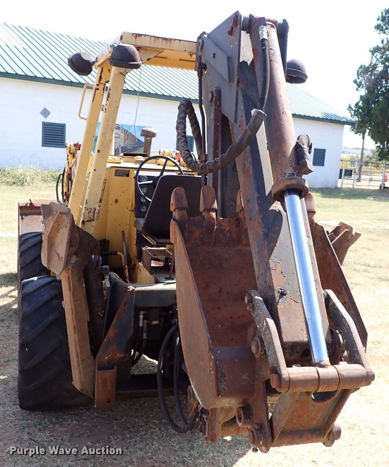 image for item IN9709 1986 New Holland LB620  backhoe