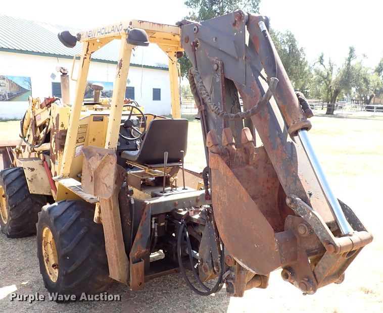 image for item IN9709 1986 New Holland LB620  backhoe