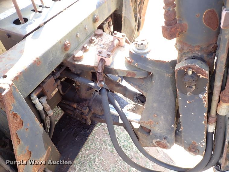 image for item IN9709 1986 New Holland LB620  backhoe