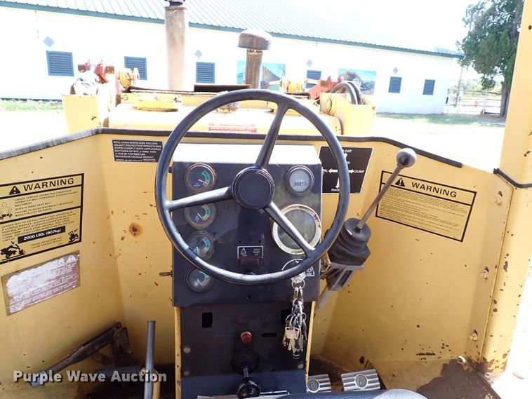 image for item IN9709 1986 New Holland LB620  backhoe