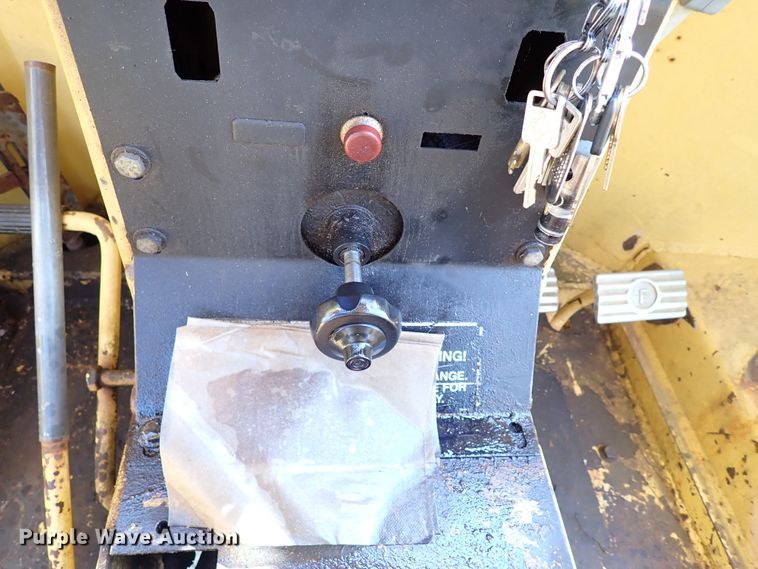 image for item IN9709 1986 New Holland LB620  backhoe