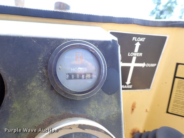 image for item IN9709 1986 New Holland LB620  backhoe