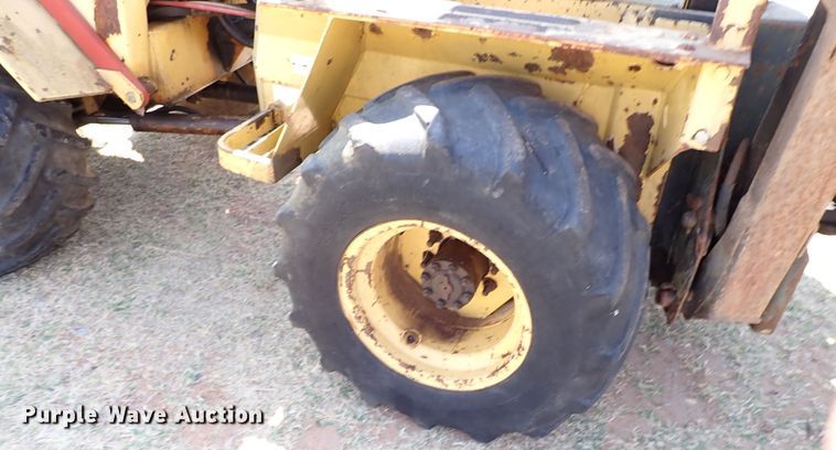 image for item IN9709 1986 New Holland LB620  backhoe