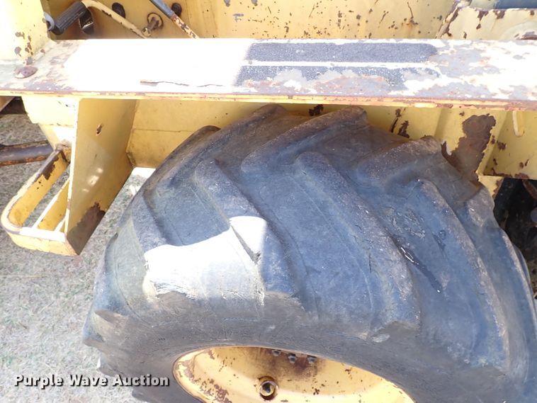 image for item IN9709 1986 New Holland LB620  backhoe