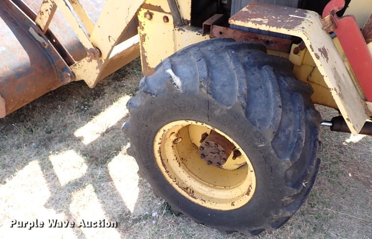 image for item IN9709 1986 New Holland LB620  backhoe