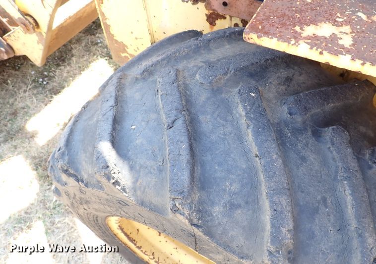 image for item IN9709 1986 New Holland LB620  backhoe
