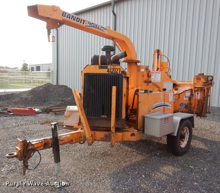 image for item IN9989 2006 Bandit 250  wood chipper
