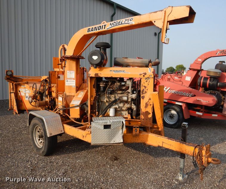image for item IN9989 2006 Bandit 250  wood chipper