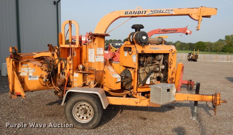 image for item IN9989 2006 Bandit 250  wood chipper