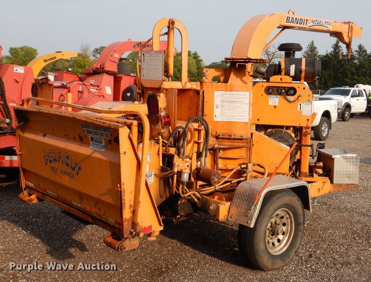 image for item IN9989 2006 Bandit 250  wood chipper