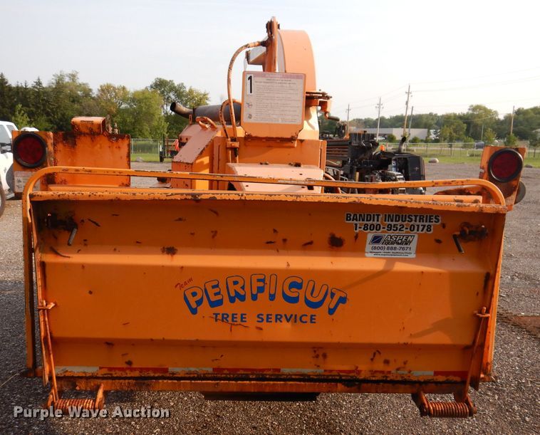 image for item IN9989 2006 Bandit 250  wood chipper