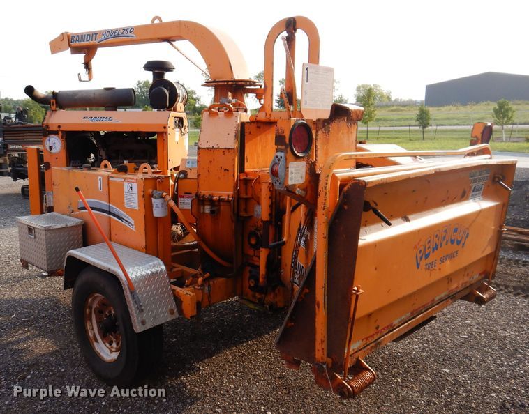 image for item IN9989 2006 Bandit 250  wood chipper
