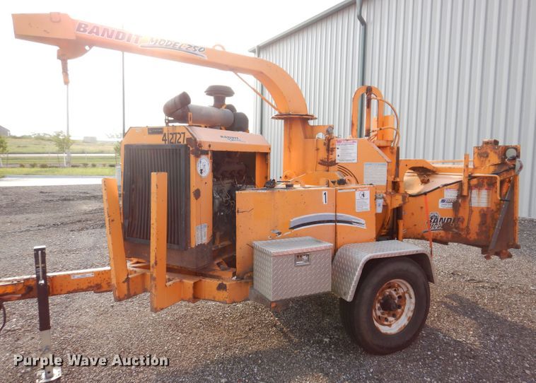 image for item IN9989 2006 Bandit 250  wood chipper