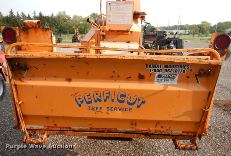 image for item IN9989 2006 Bandit 250  wood chipper