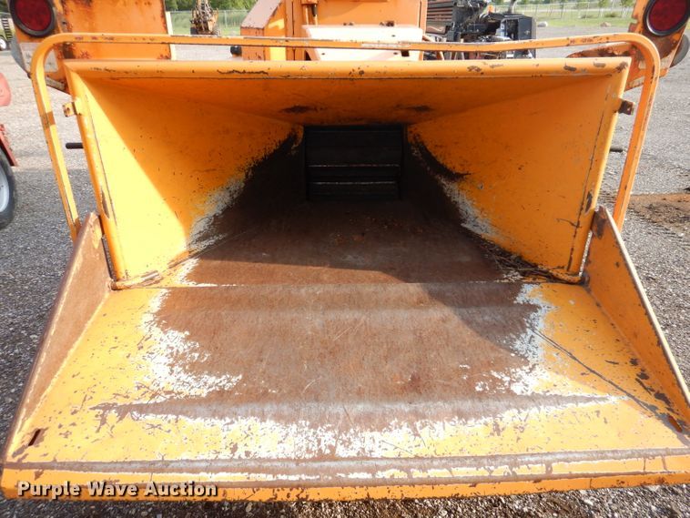 image for item IN9989 2006 Bandit 250  wood chipper