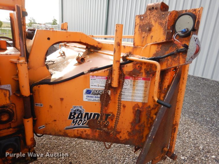 image for item IN9989 2006 Bandit 250  wood chipper