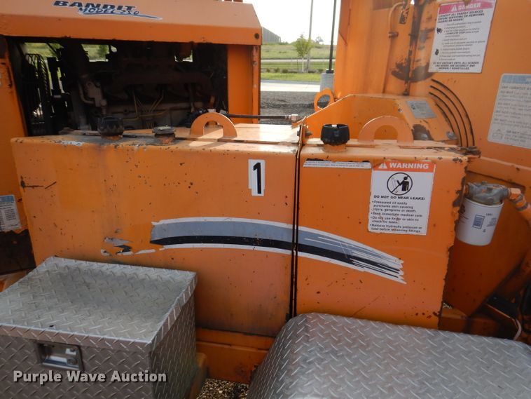 image for item IN9989 2006 Bandit 250  wood chipper