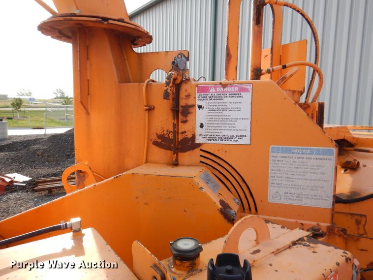 image for item IN9989 2006 Bandit 250  wood chipper