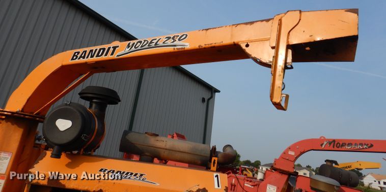 image for item IN9989 2006 Bandit 250  wood chipper