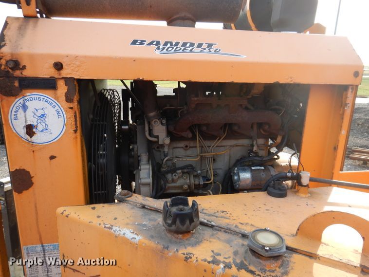 image for item IN9989 2006 Bandit 250  wood chipper