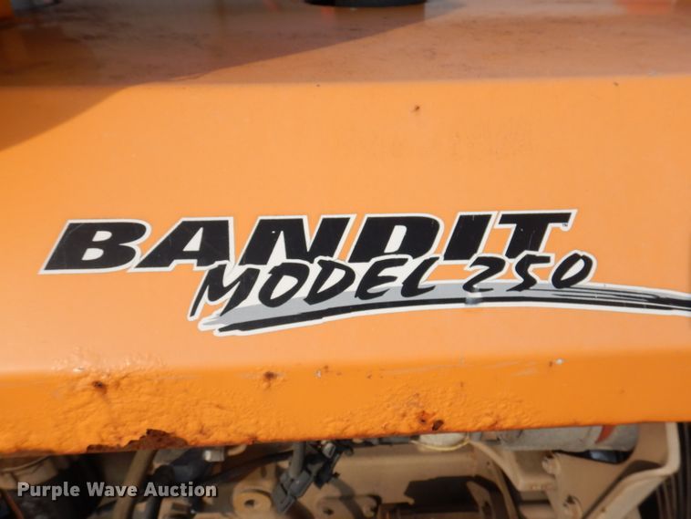 image for item IN9989 2006 Bandit 250  wood chipper