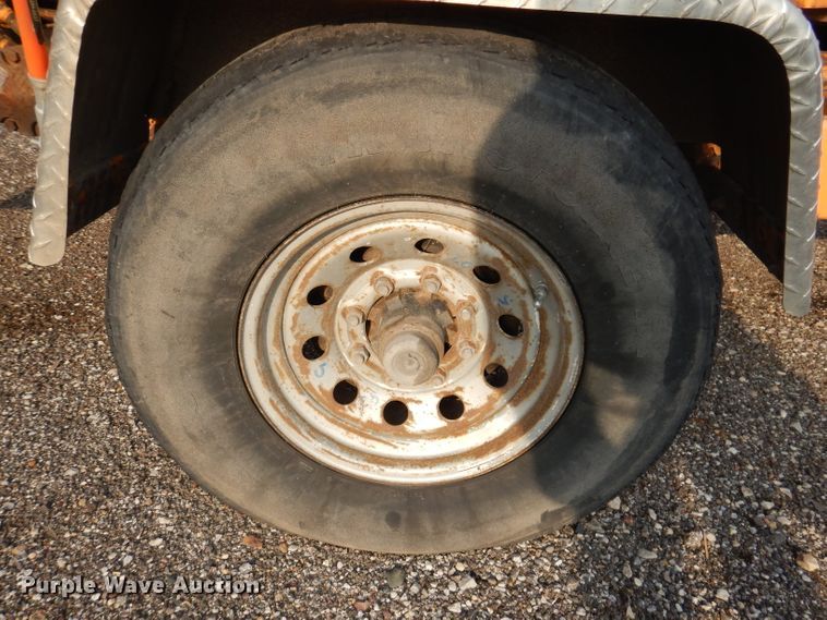 image for item IN9989 2006 Bandit 250  wood chipper