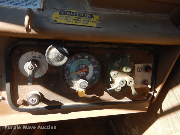 image for item JG9096 1985 Caterpillar 621B  conventional scraper