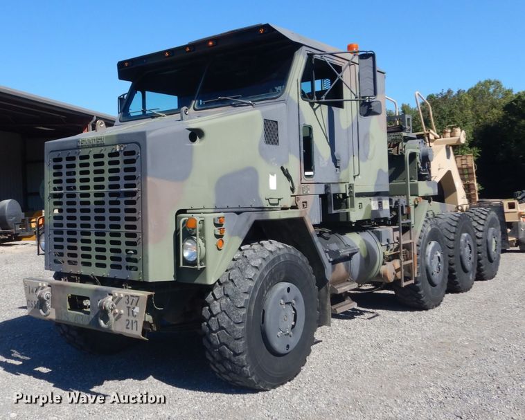 image for item JG9097 1994 Oshkosh M1070  semi truck