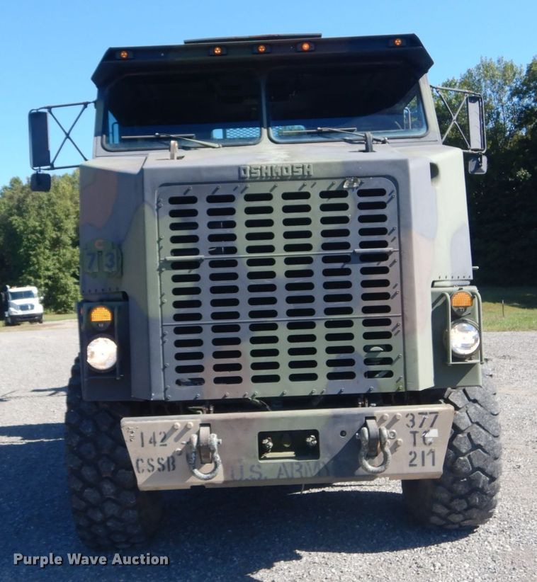 image for item JG9097 1994 Oshkosh M1070  semi truck
