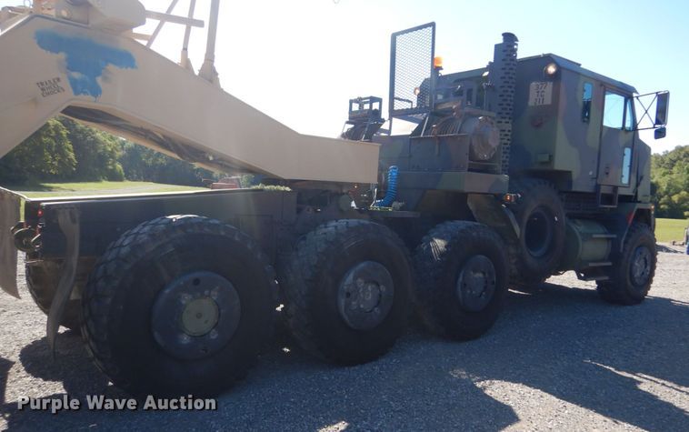 image for item JG9097 1994 Oshkosh M1070  semi truck