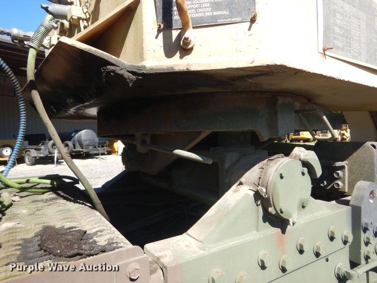 image for item JG9097 1994 Oshkosh M1070  semi truck