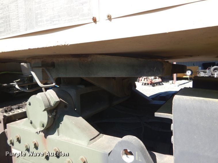 image for item JG9097 1994 Oshkosh M1070  semi truck