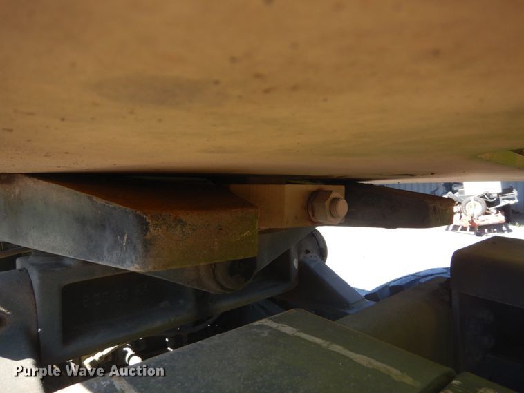 image for item JG9097 1994 Oshkosh M1070  semi truck