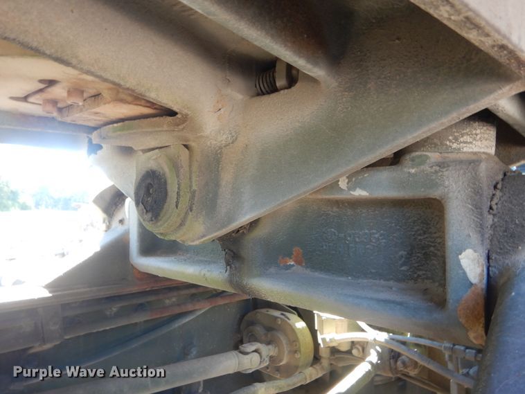 image for item JG9097 1994 Oshkosh M1070  semi truck