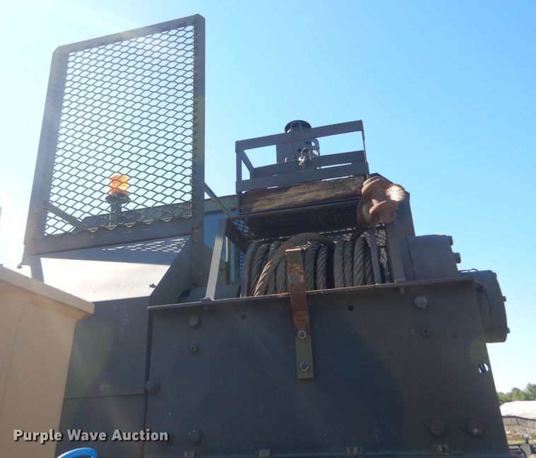 image for item JG9097 1994 Oshkosh M1070  semi truck