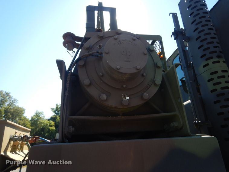 image for item JG9097 1994 Oshkosh M1070  semi truck