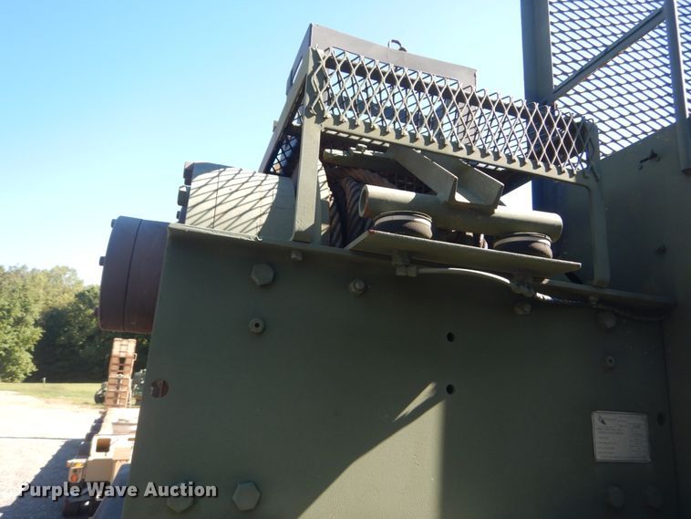 image for item JG9097 1994 Oshkosh M1070  semi truck