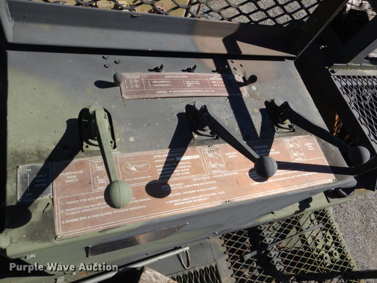 image for item JG9097 1994 Oshkosh M1070  semi truck