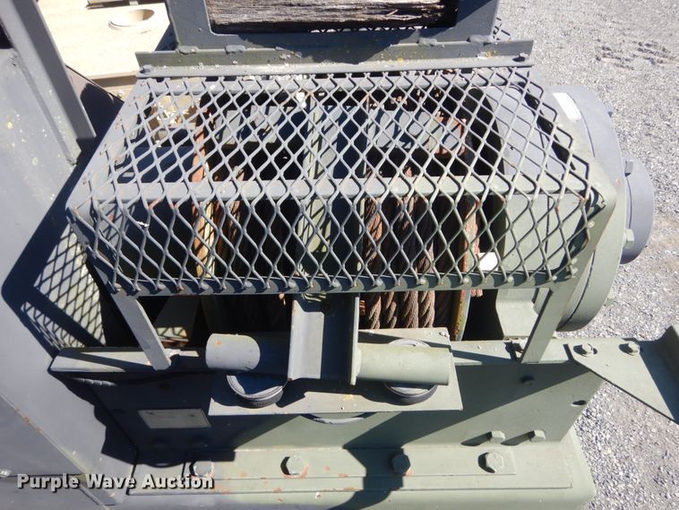 image for item JG9097 1994 Oshkosh M1070  semi truck