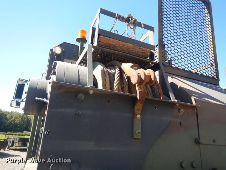 image for item JG9097 1994 Oshkosh M1070  semi truck