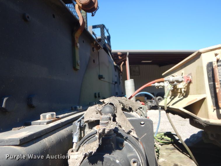 image for item JG9097 1994 Oshkosh M1070  semi truck