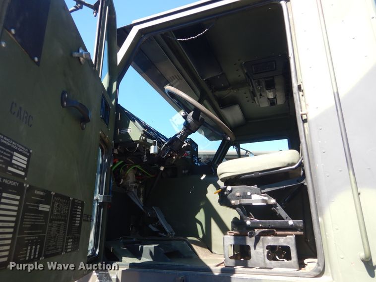 image for item JG9097 1994 Oshkosh M1070  semi truck