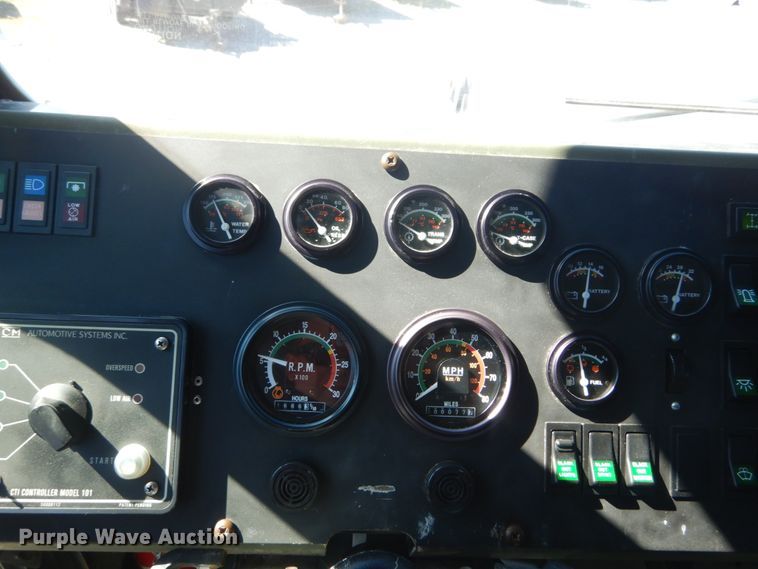 image for item JG9097 1994 Oshkosh M1070  semi truck