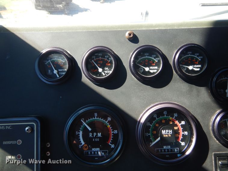 image for item JG9097 1994 Oshkosh M1070  semi truck